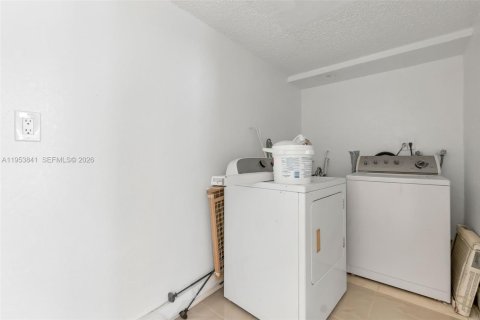 Condominio en alquiler en Lauderhill, Florida, 3 dormitorios, 116.03 m2 № 2054778 - foto 14