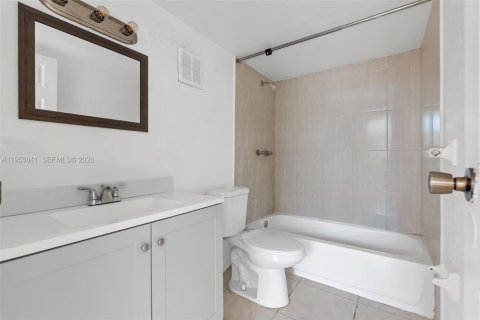 Condominio en alquiler en Lauderhill, Florida, 3 dormitorios, 116.03 m2 № 2054778 - foto 8