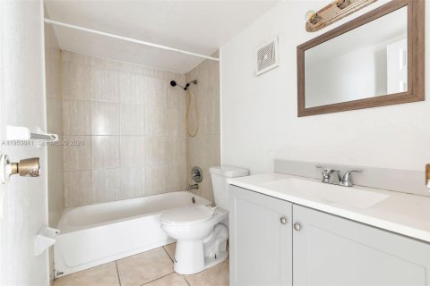Condominio en alquiler en Lauderhill, Florida, 3 dormitorios, 116.03 m2 № 2054778 - foto 11