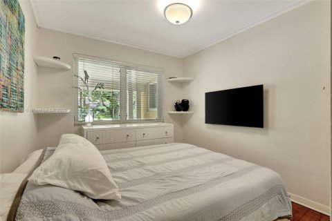 House in Pinecrest, Florida 3 bedrooms, 305.83 sq.m. № 1889576 - photo 18