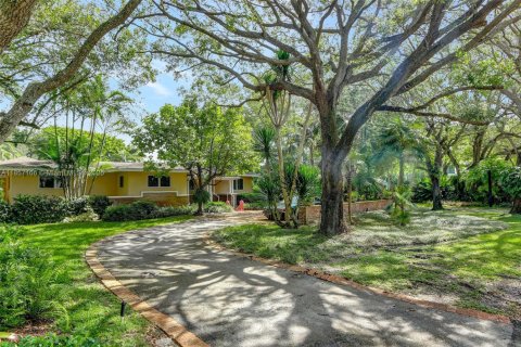 House in Pinecrest, Florida 3 bedrooms, 305.83 sq.m. № 1889576 - photo 2