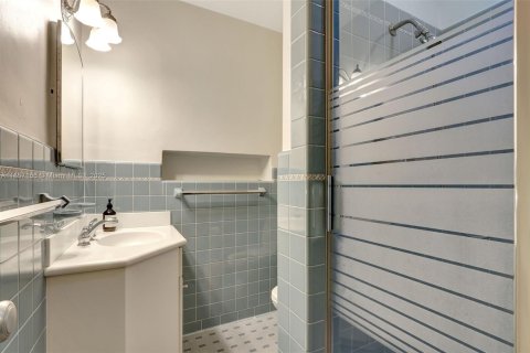 House in Pinecrest, Florida 3 bedrooms, 305.83 sq.m. № 1889576 - photo 16