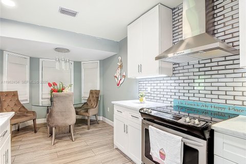 Купить виллу или дом в Лихай-Эйкерс, Флорида 3 спальни, № 2080936 - фото 27