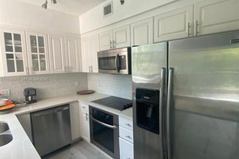 Condo in Miami, Florida, 2 bedrooms  № 2152588 - photo 11