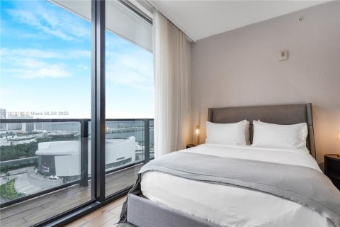 Condo in Miami, Florida, 3 bedrooms  № 2013109 - photo 7