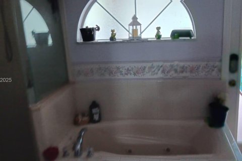 House in Deltona, Florida 3 bedrooms № 1989073 - photo 28