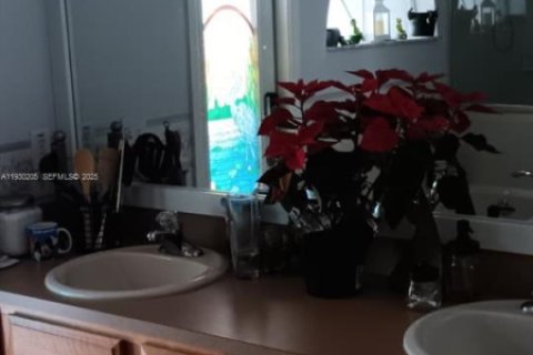 House in Deltona, Florida 3 bedrooms № 1989073 - photo 29