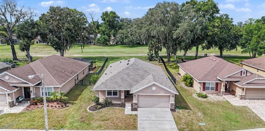 House in Hudson, Florida 3 bedrooms, 183.76 sq.m. № 2394189