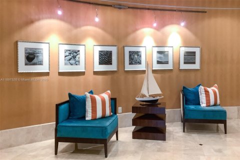 Condo in Hallandale Beach, Florida, 2 bedrooms  № 1949100 - photo 25