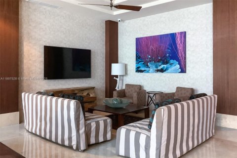 Condo in Hallandale Beach, Florida, 2 bedrooms  № 1949100 - photo 26