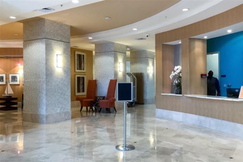 Condo in Hallandale Beach, Florida, 2 bedrooms  № 1949100 - photo 24