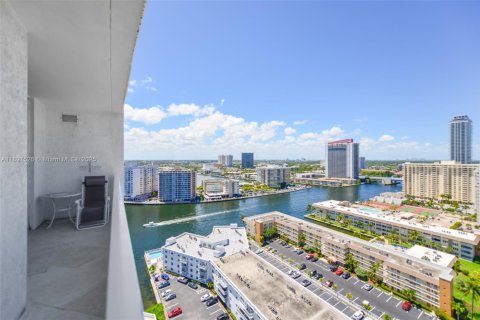 Condo in Hallandale Beach, Florida, 2 bedrooms  № 1949100 - photo 8