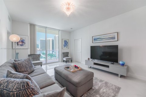 Condo in Hallandale Beach, Florida, 2 bedrooms  № 1949100 - photo 3