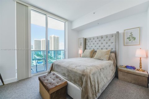 Condo in Hallandale Beach, Florida, 2 bedrooms  № 1949100 - photo 9