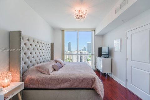 Condo in Hallandale Beach, Florida, 2 bedrooms  № 1949100 - photo 11