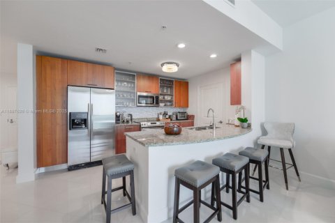 Condo in Hallandale Beach, Florida, 2 bedrooms  № 1949100 - photo 13