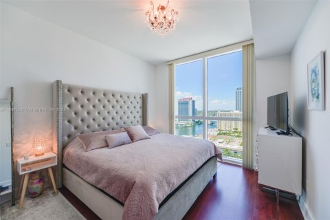 Condo in Hallandale Beach, Florida, 2 bedrooms  № 1949100 - photo 10