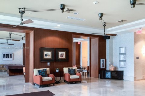 Condo in Hallandale Beach, Florida, 2 bedrooms  № 1949100 - photo 27
