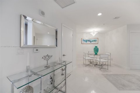 Condo in Hallandale Beach, Florida, 2 bedrooms  № 1949100 - photo 14