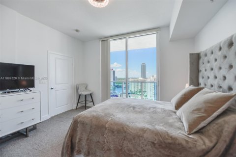 Condo in Hallandale Beach, Florida, 2 bedrooms  № 1949100 - photo 21