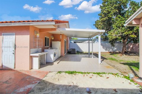 House in Miami, Florida 2 bedrooms, 107.4 sq.m. № 1990821 - photo 28