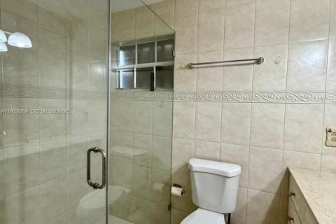 Villa ou maison à vendre à Miami, Floride: 2 chambres, 107.4 m2 № 1990821 - photo 15