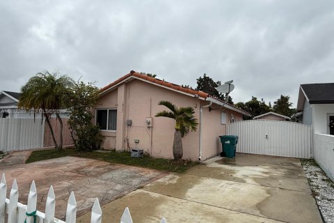 Villa ou maison à vendre à Miami, Floride: 2 chambres, 107.4 m2 № 1990821 - photo 1