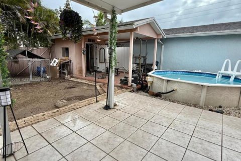 Villa ou maison à vendre à Miami, Floride: 2 chambres, 107.4 m2 № 1990821 - photo 18
