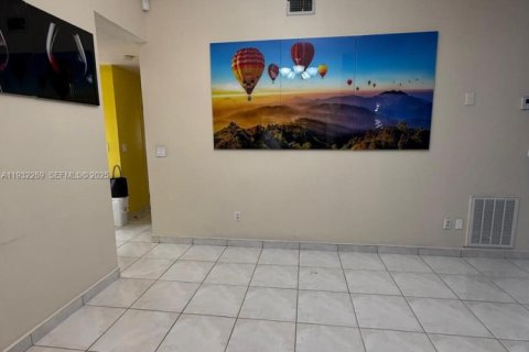 Villa ou maison à vendre à Miami, Floride: 2 chambres, 107.4 m2 № 1990821 - photo 6