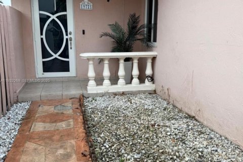Villa ou maison à vendre à Miami, Floride: 2 chambres, 107.4 m2 № 1990821 - photo 2