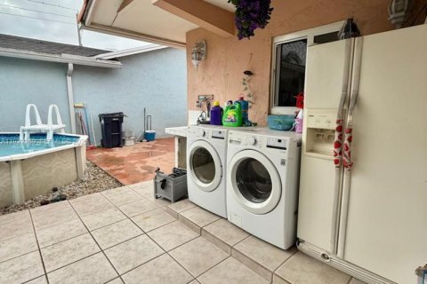 Villa ou maison à vendre à Miami, Floride: 2 chambres, 107.4 m2 № 1990821 - photo 19