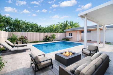 House in Miami, Florida 2 bedrooms, 107.4 sq.m. № 1990821 - photo 27