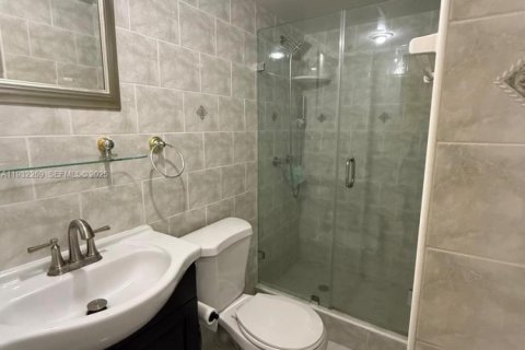 Villa ou maison à vendre à Miami, Floride: 2 chambres, 107.4 m2 № 1990821 - photo 10