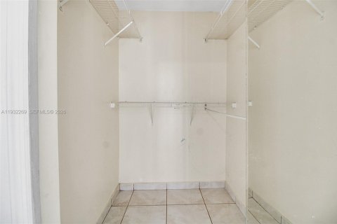 House in Miami, Florida 2 bedrooms, 107.4 sq.m. № 1990821 - photo 22
