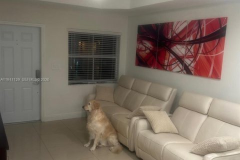 Casa en venta en Miami, Florida, 3 dormitorios, 158.86 m2 № 2002229 - foto 11