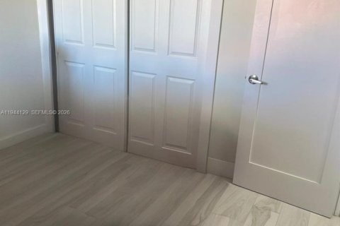 Casa en venta en Miami, Florida, 3 dormitorios, 158.86 m2 № 2002229 - foto 15