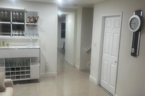 Casa en venta en Miami, Florida, 3 dormitorios, 158.86 m2 № 2002229 - foto 13