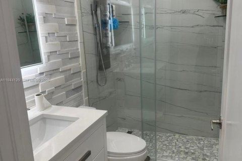 Casa en venta en Miami, Florida, 3 dormitorios, 158.86 m2 № 2002229 - foto 14