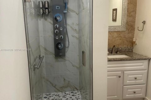 Casa en venta en Miami, Florida, 3 dormitorios, 158.86 m2 № 2002229 - foto 17