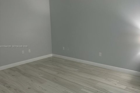 Casa en venta en Miami, Florida, 3 dormitorios, 158.86 m2 № 2002229 - foto 9