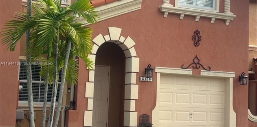 Casa en Miami, Florida 3 dormitorios, 158.86 m2 № 2002229