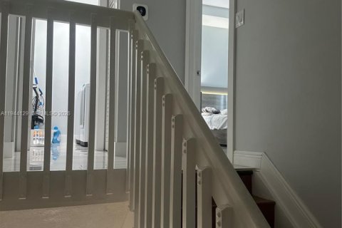 Casa en venta en Miami, Florida, 3 dormitorios, 158.86 m2 № 2002229 - foto 20