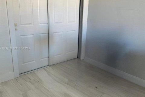 Casa en venta en Miami, Florida, 3 dormitorios, 158.86 m2 № 2002229 - foto 8