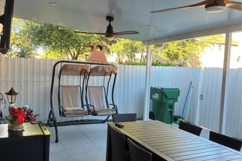 Casa en venta en Miami, Florida, 3 dormitorios, 158.86 m2 № 2002229 - foto 24