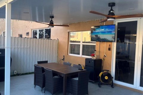 Casa en venta en Miami, Florida, 3 dormitorios, 158.86 m2 № 2002229 - foto 21