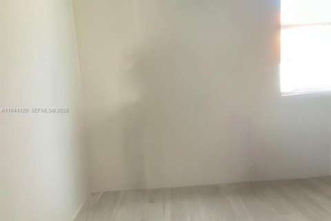 Casa en venta en Miami, Florida, 3 dormitorios, 158.86 m2 № 2002229 - foto 12