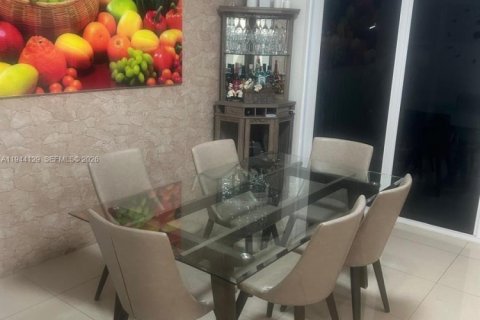 Casa en venta en Miami, Florida, 3 dormitorios, 158.86 m2 № 2002229 - foto 16