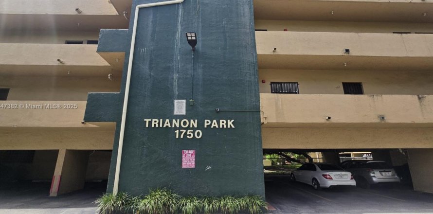 Condo in Hialeah, Florida, 1 bedroom № 1845591