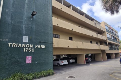 Condo in Hialeah, Florida, 1 bedroom  № 1845591 - photo 2