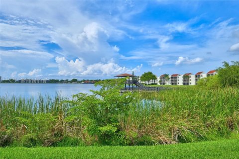 Condo in Oakland Park, Florida, 2 bedrooms  № 1775338 - photo 21